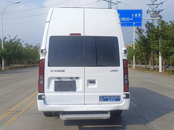程力威牌CLW5040XYB6QT型运兵车