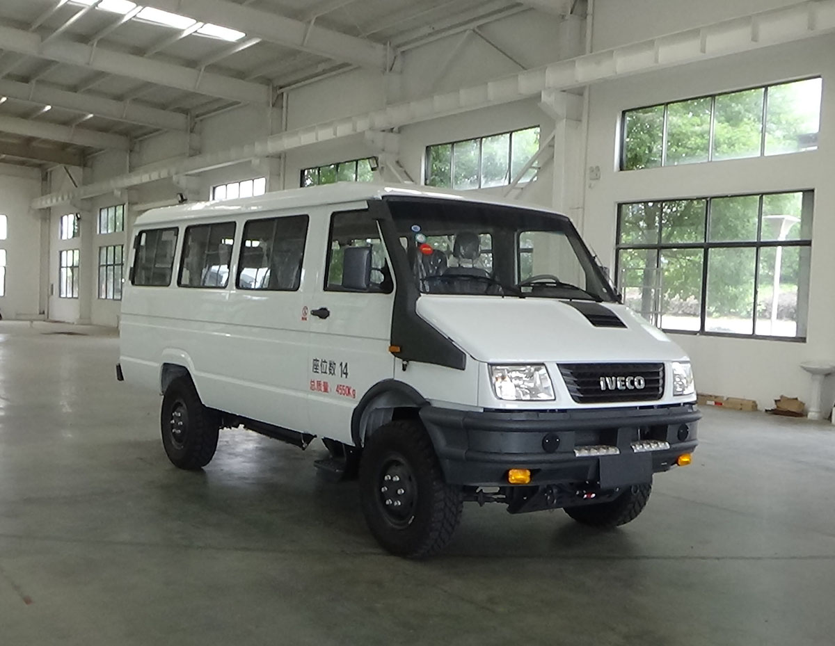 程力威牌CLW5050XYBCDP型运兵车