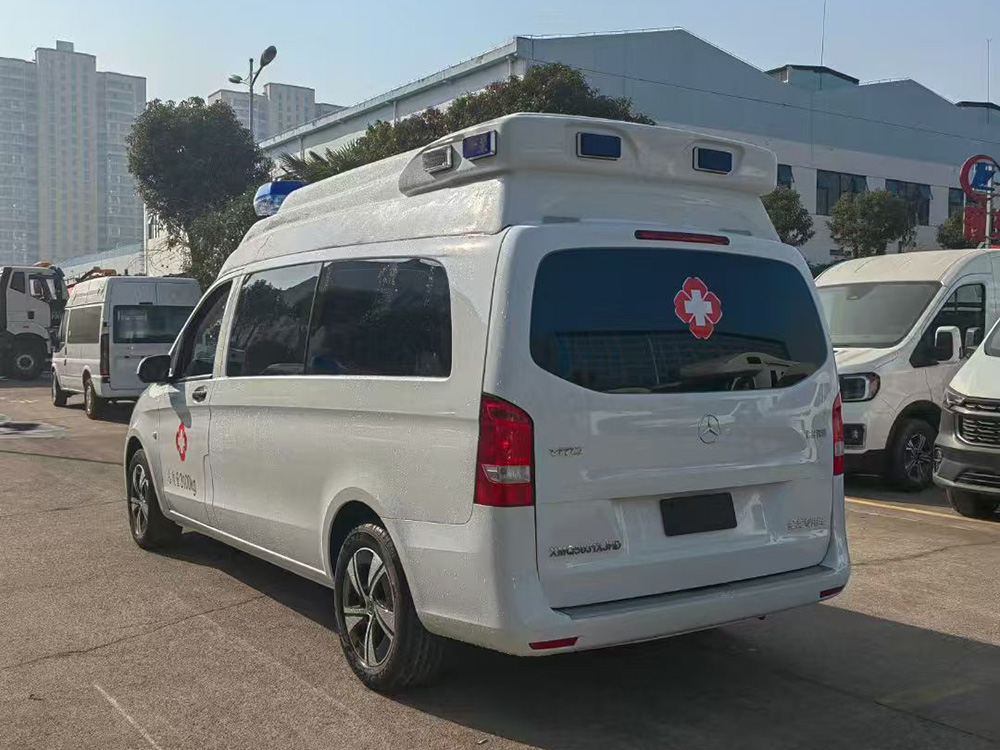 奔驰威霆汽油高顶监护型救护车