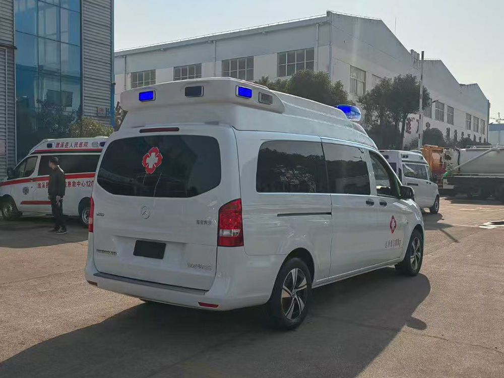 奔驰威霆汽油高顶监护型救护车
