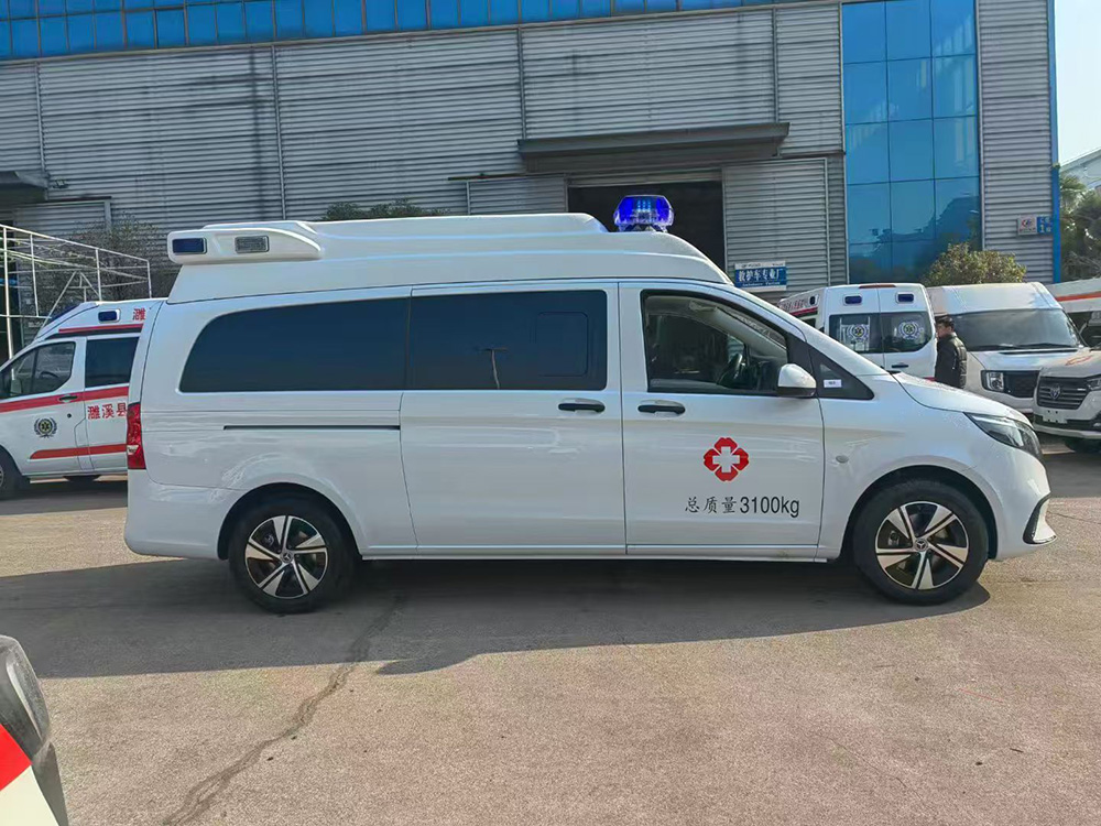 奔驰威霆汽油高顶监护型救护车