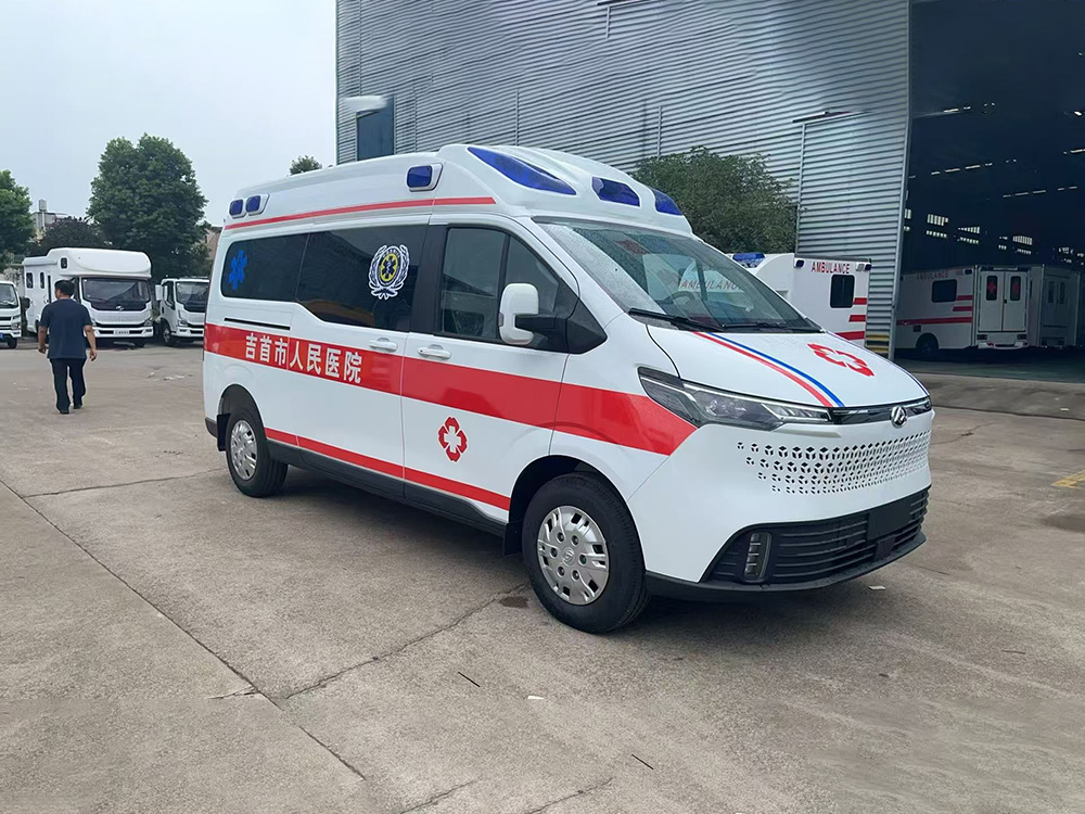 大通V70救护车（中轴中顶）