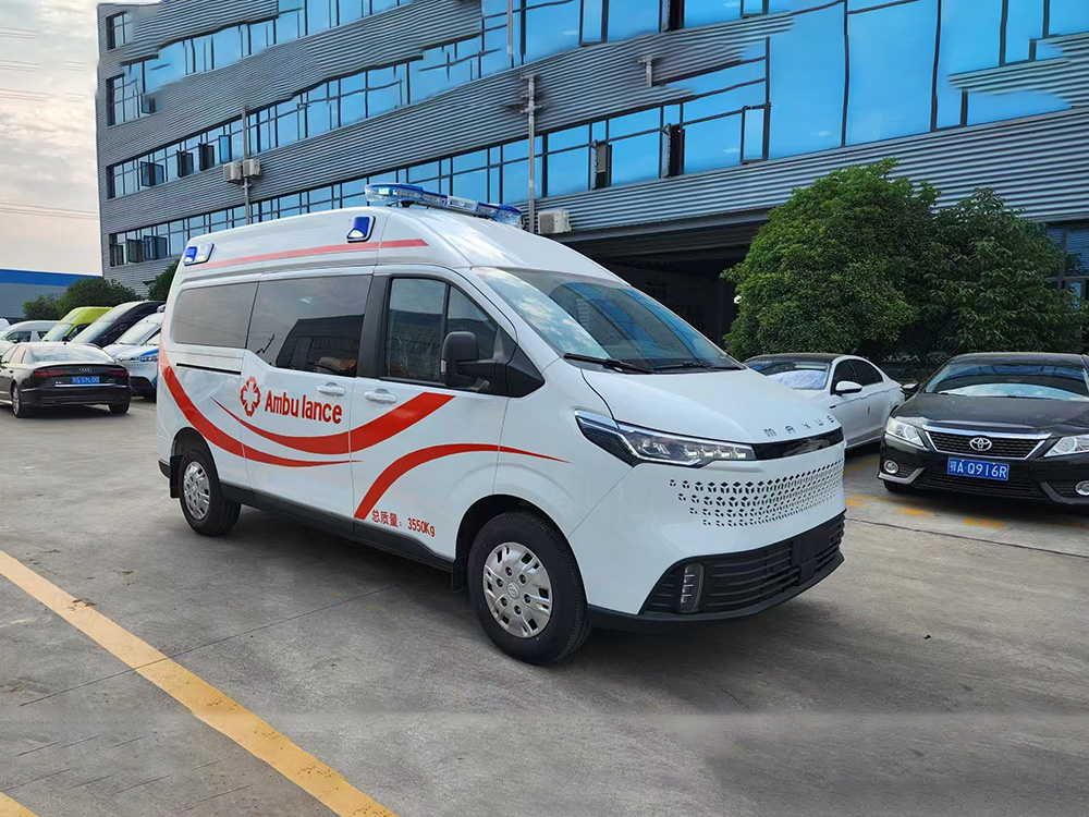 大通V70救护车（中轴中顶）