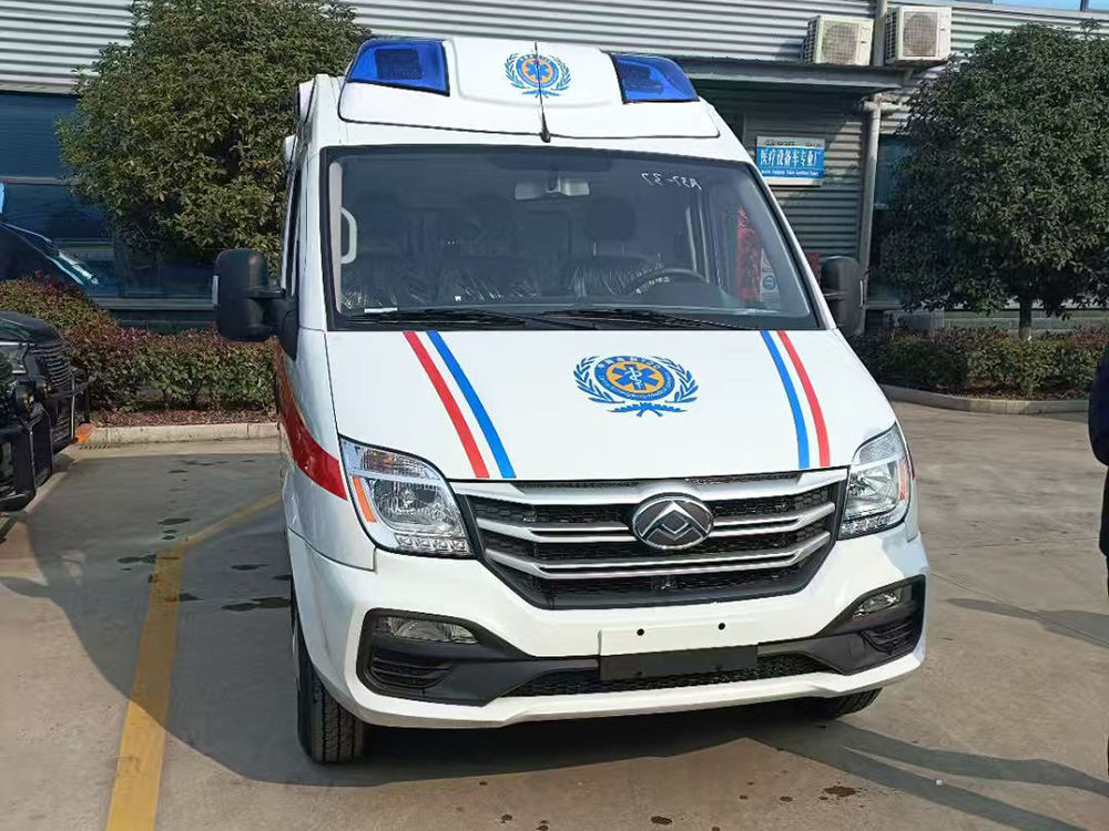 大通V80救护车（短轴）