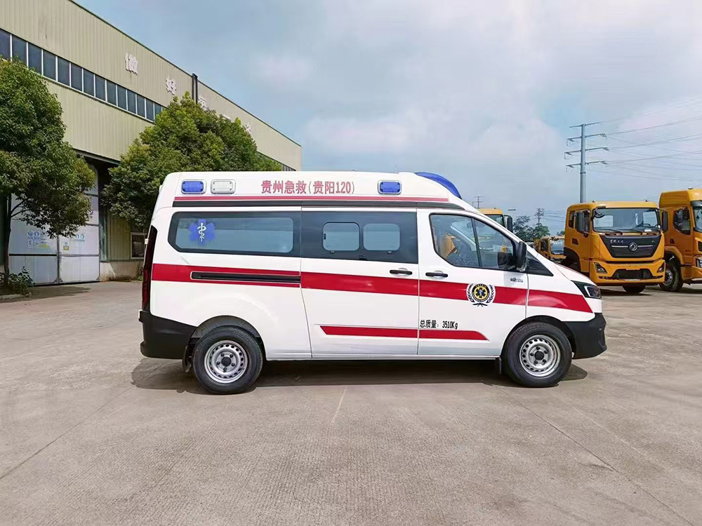 福特全顺T6救护车（中轴中顶）
