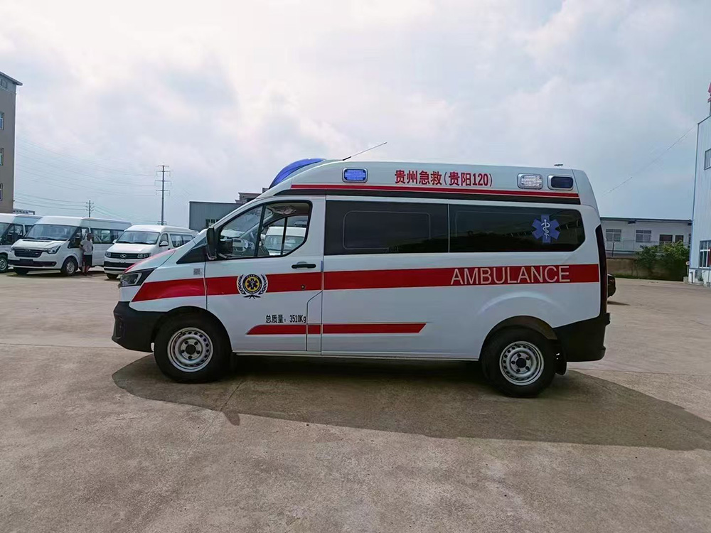 福特全顺T6救护车（中轴中顶）