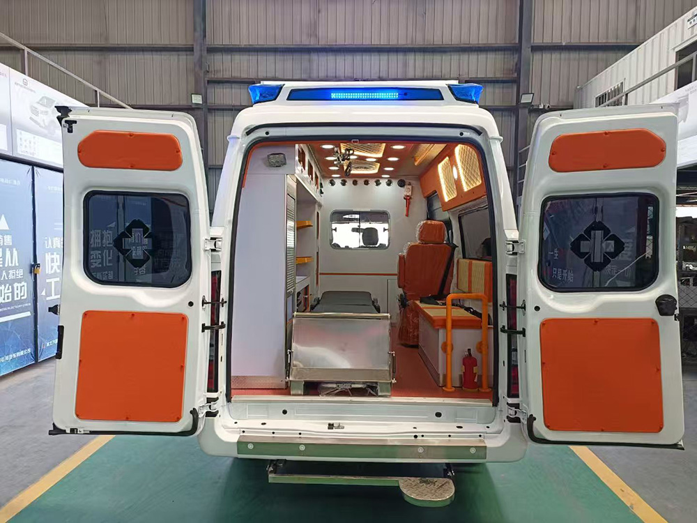 江铃福顺中轴救护车