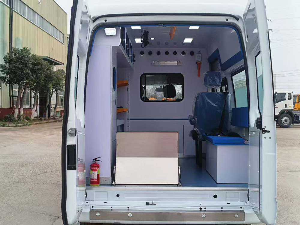 江铃福顺中轴救护车