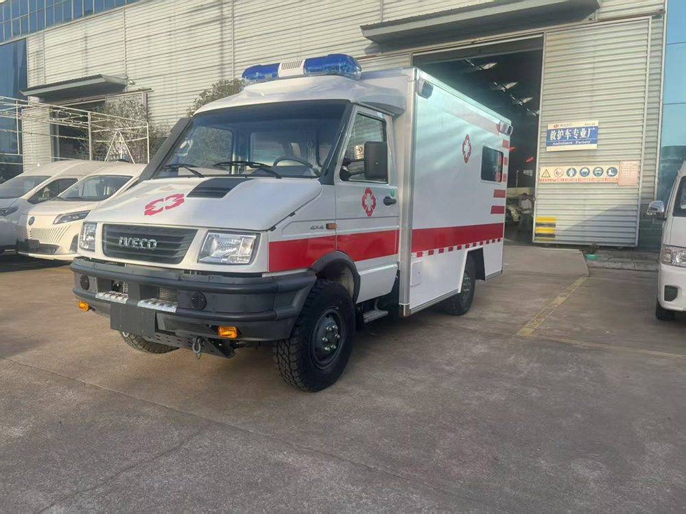 依维柯四驱越野救护车