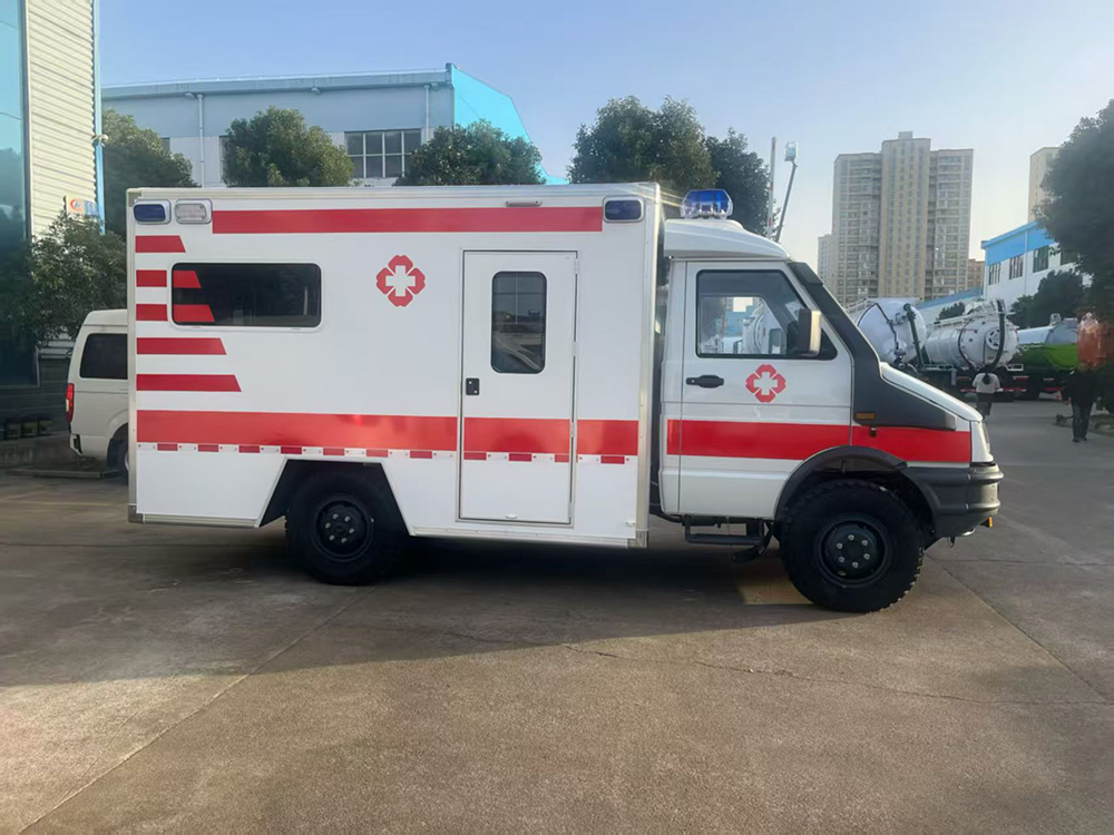 依维柯四驱越野救护车