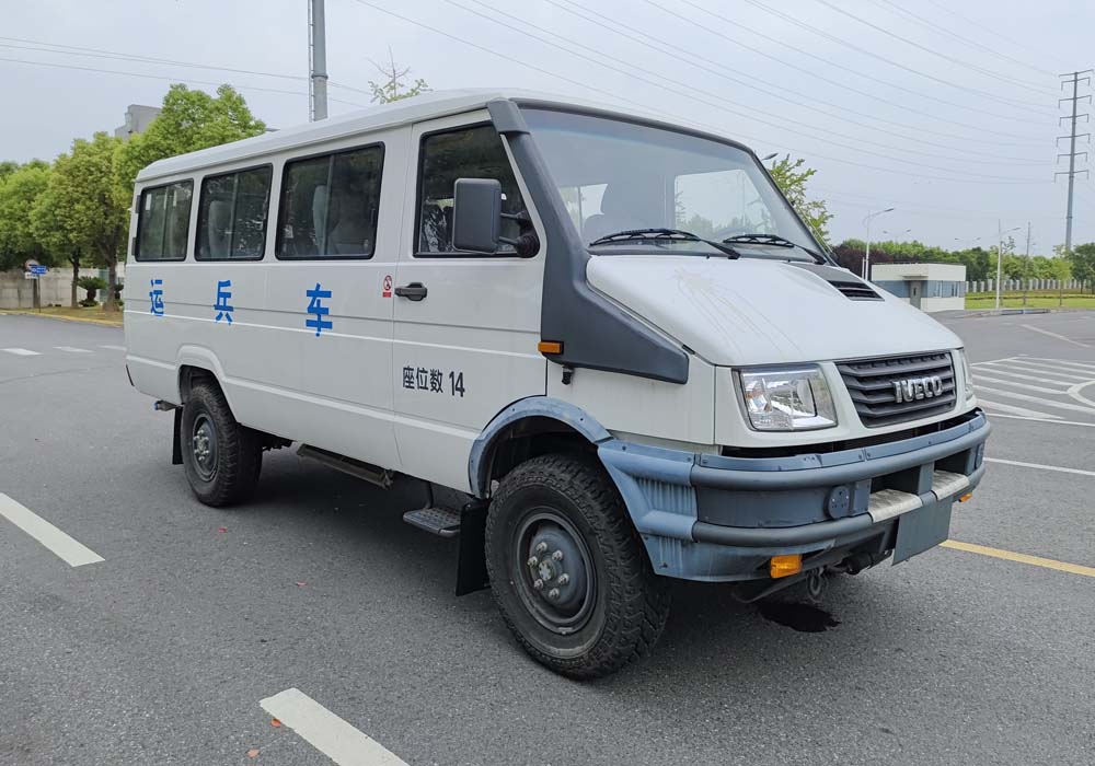 依维柯牌NJ2056XYBG型运兵车