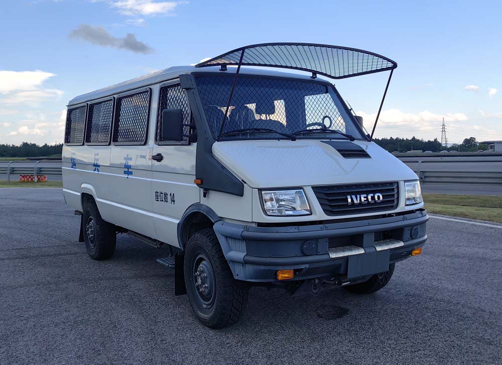 依维柯牌NJ2056XYBG型运兵车