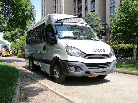 依维柯牌NJ5046XYBFE型运兵车